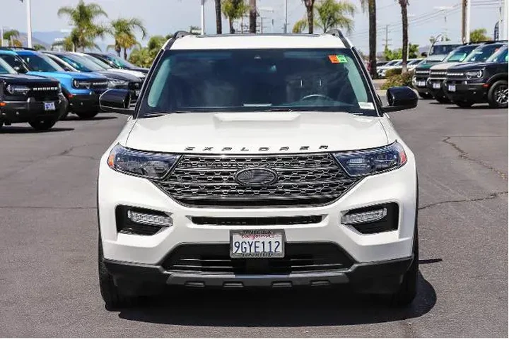 $29995 : Ford Explorer 2023 XLT 4dr S image 2