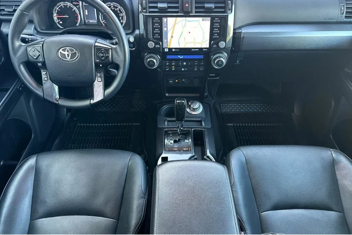 $39900 : Toyota 4Runner 2021 AWD Nigh image 5
