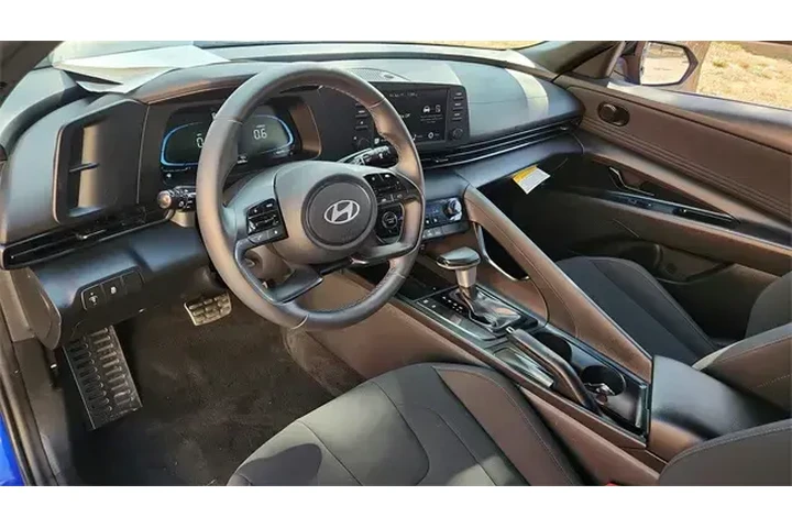 $20242 : Hyundai ELANTRA 2025 SEL Spo image 9
