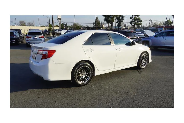 $16984 : 2014 Camry SE Sedan 4D image 6