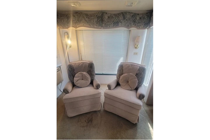 $1500 : 30 FT TRAILER image 2