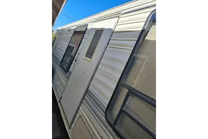 $1000 : RIALTO/ 92376 SE RENTA TRAILA image 4