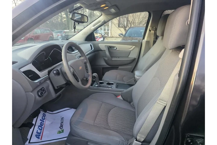 $5900 : 2017 Traverse LS FWD w/PDC image 8