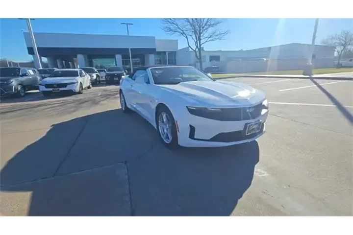 $23987 : Chevrolet Camaro 2023 LT 2dr image 2