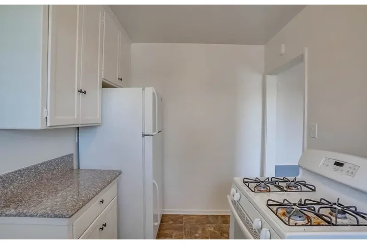 $1985 : 2 Bed apartment in Koreatown image 6