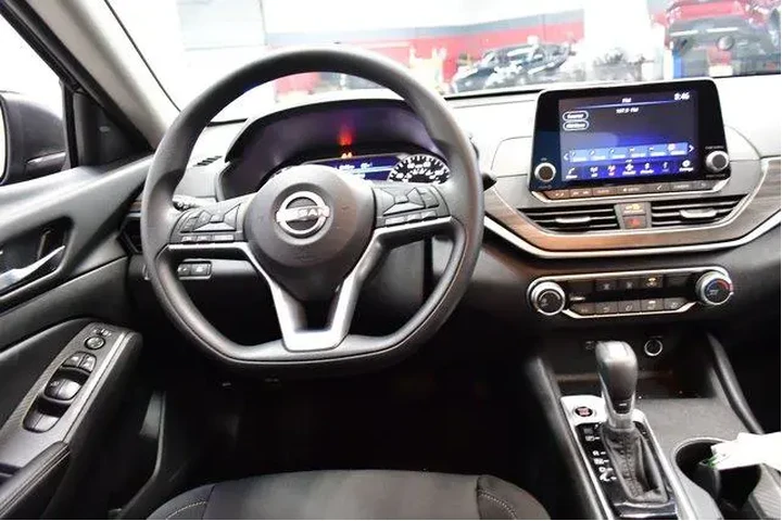 $21994 : Nissan Altima 2025 2.5 SV 4d image 8
