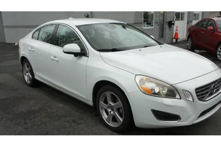 $8900 : 2012 S60 T5 image 3