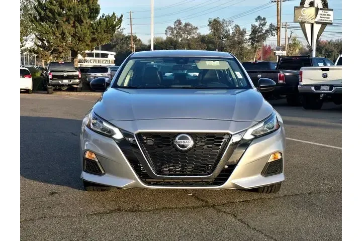 $18900 : Nissan Altima 2022 2.5 SR 4d image 2