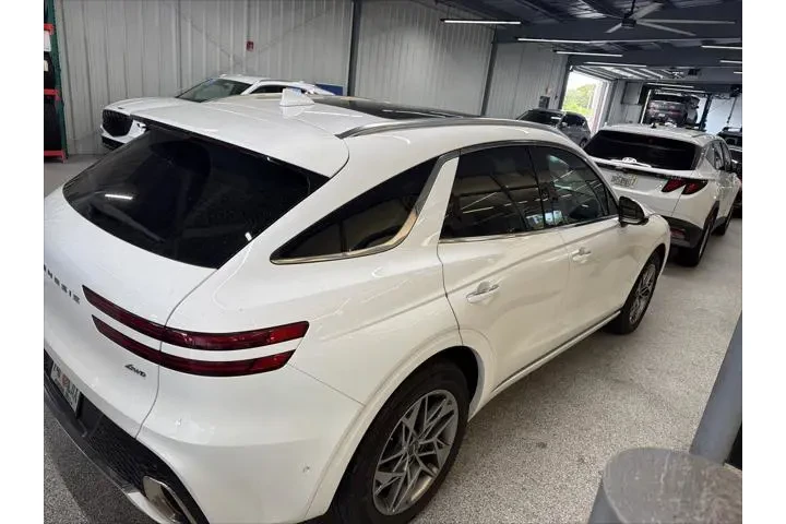 $37900 : Genesis GV70 2023 AWD 2.5T S image 2