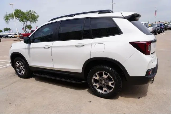 $35225 : Honda Passport 2023 AWD Trai image 4