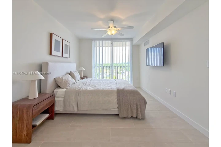 $2570 : Apartment for Rent image 5