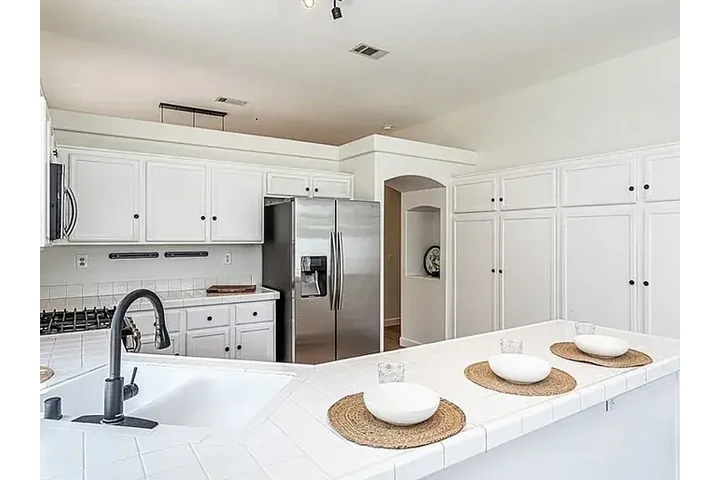 $1000 : Turnkey 3-Bedroom Home Near UC image 3