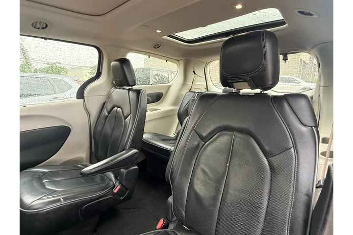 $11990 : 2018 Pacifica Limited image 8