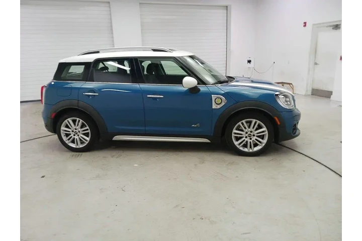 $17998 : MINI Countryman Plug-in Hybr image 4