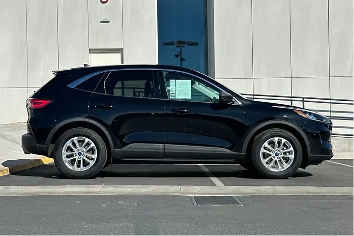 $19900 : Ford Escape 2022 SE 4dr SUV image 2