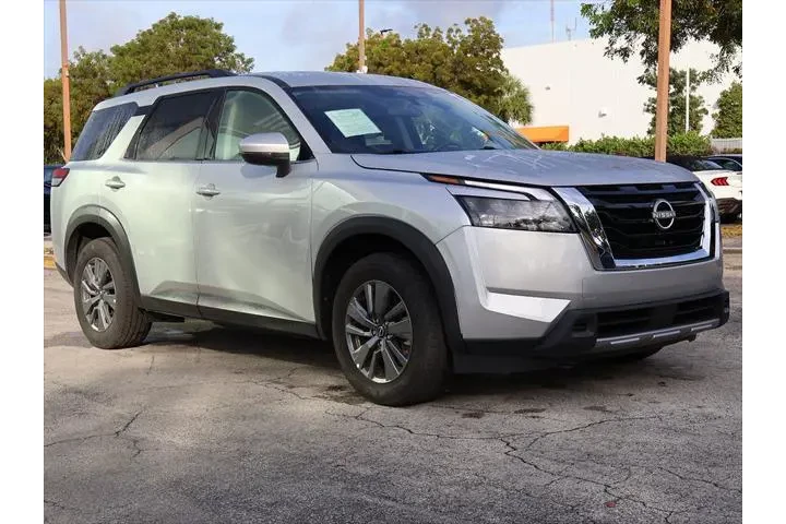 $28590 : Nissan Pathfinder 2025 SV 4d image 2