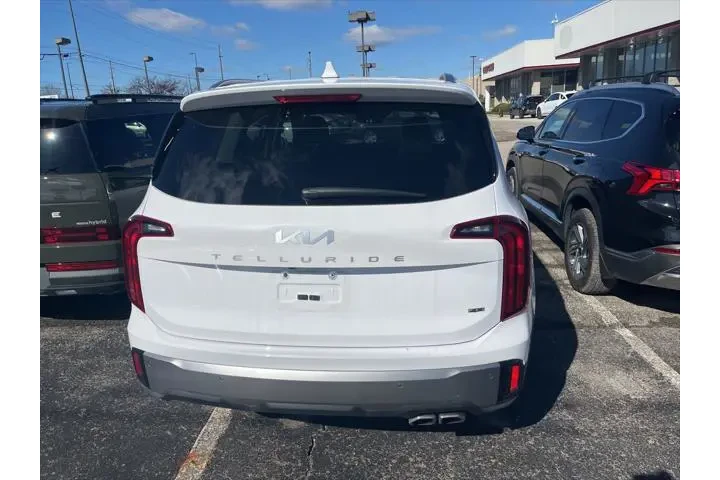$33777 : Kia Telluride 2025 AWD S 4dr image 3