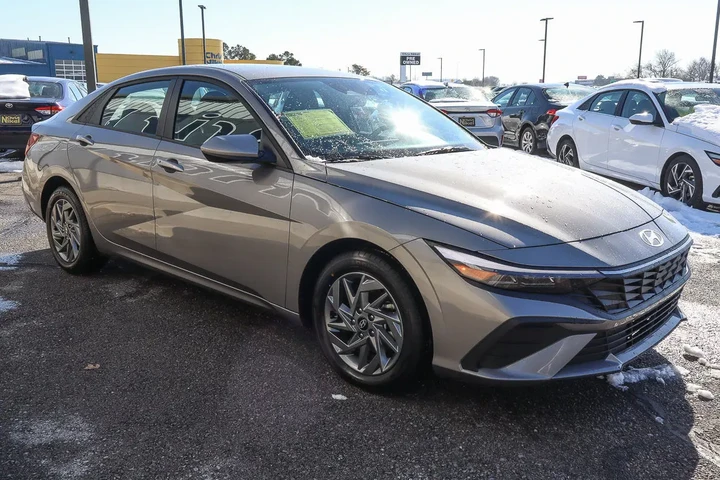 $17988 : 2024 Elantra SEL IVT image 3