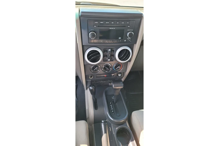 $11500 : 2010 Jeep Wrangler SAHARA image 9