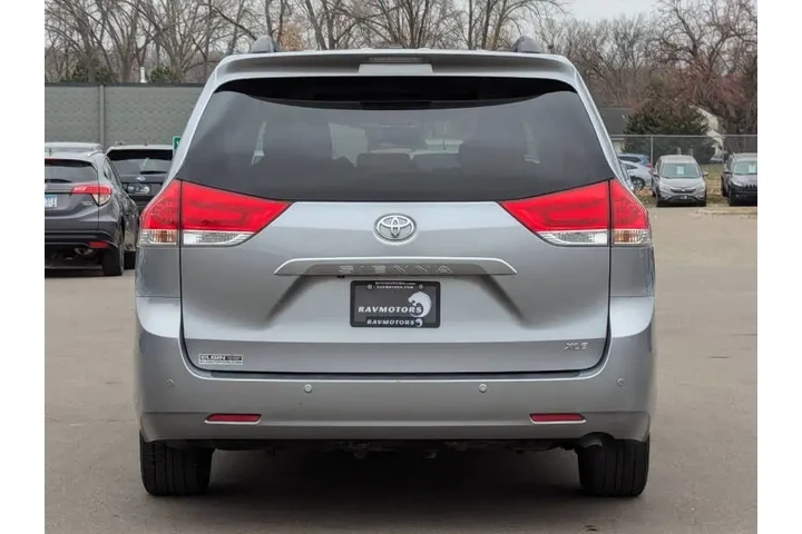 $15974 : 2014 Sienna XLE 7-Passenger A image 8