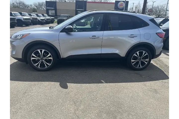 $29988 : Ford Escape 2022 AWD SEL 4dr image 4