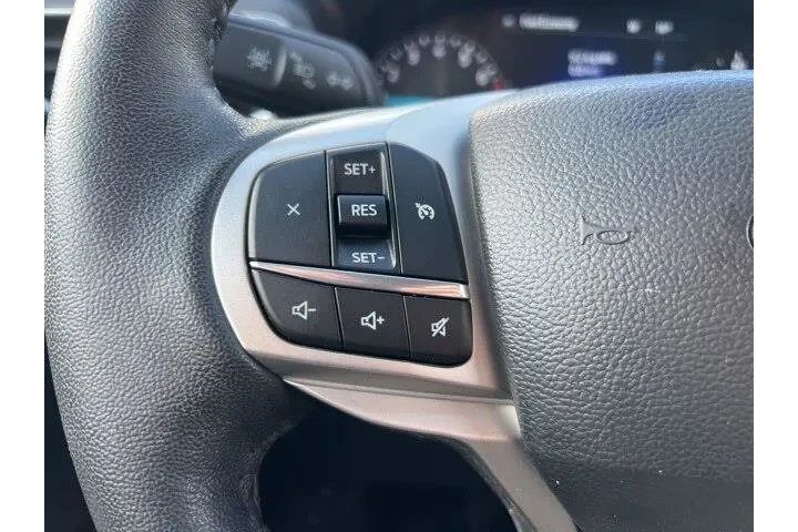 $32854 : Ford Explorer 2023 AWD XLT 4 image 9