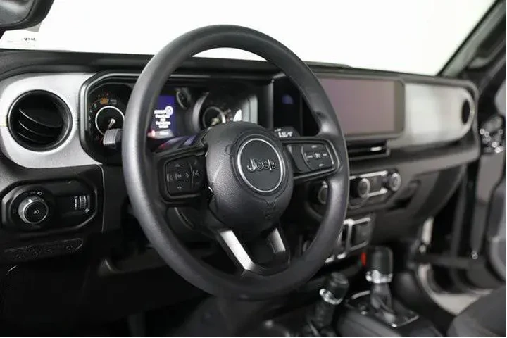 $33912 : Jeep Wrangler 2025 4x4 Sport image 3