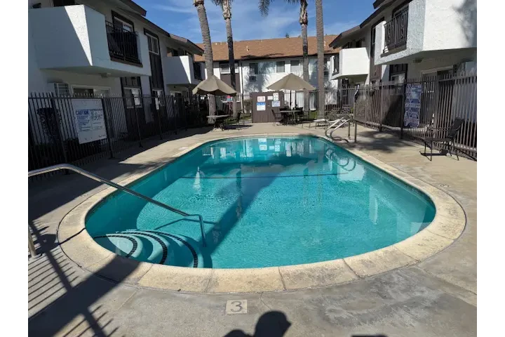 $1200 : Departamento amplio en Downey image 8