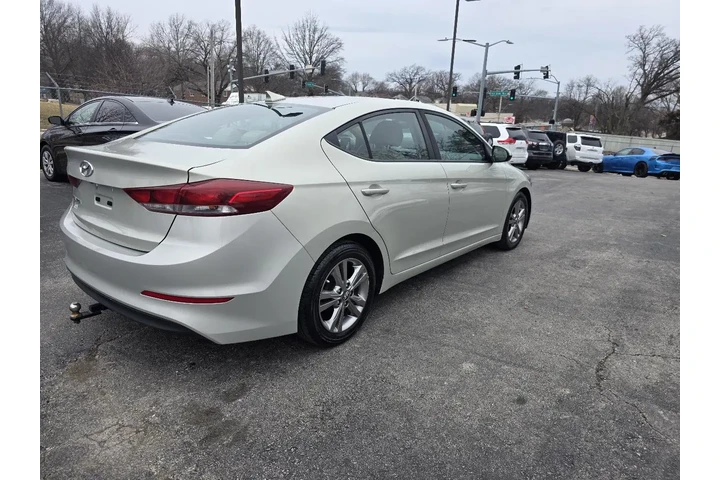 $5900 : 2017 Elantra Value Edition 6A image 5