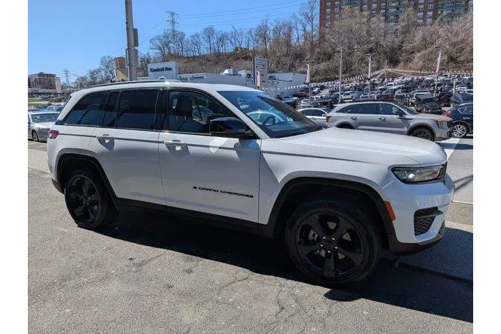 $33895 : Jeep Grand Cherokee 2023 4x4 image 5