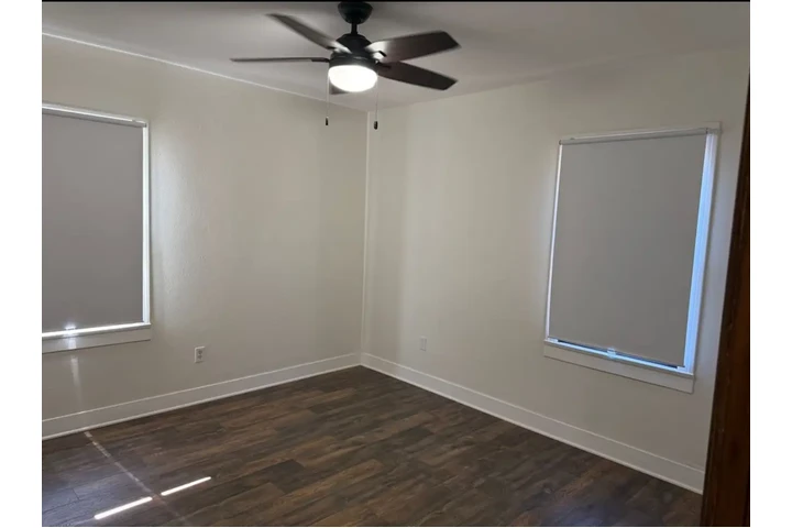 $3200 : Halfway storage image 3