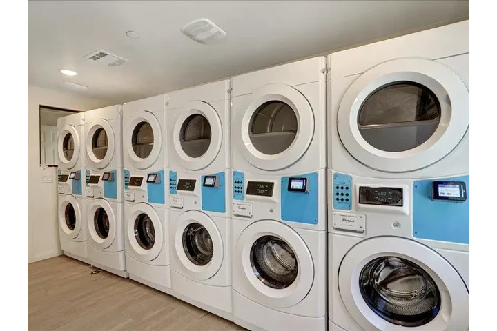 $2398 : Hemlock Gardens Apartment Home image 9