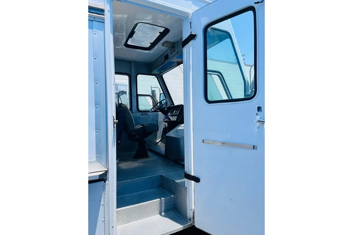 $80000 : FOOD TRUCK $ VENTA O RENTA image 8