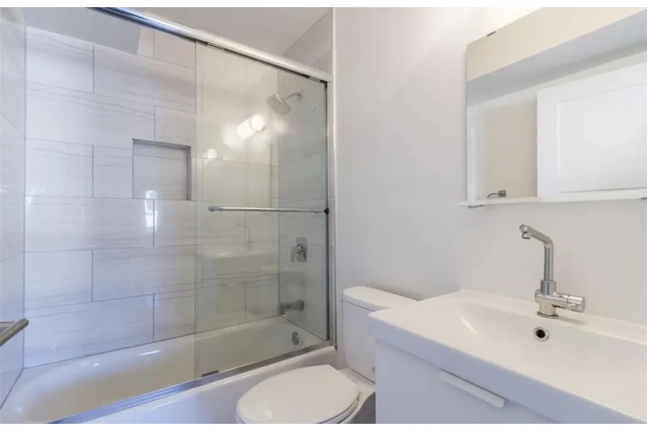 $1550 : 1 Bedroom Apt in Koreatown, LA image 9