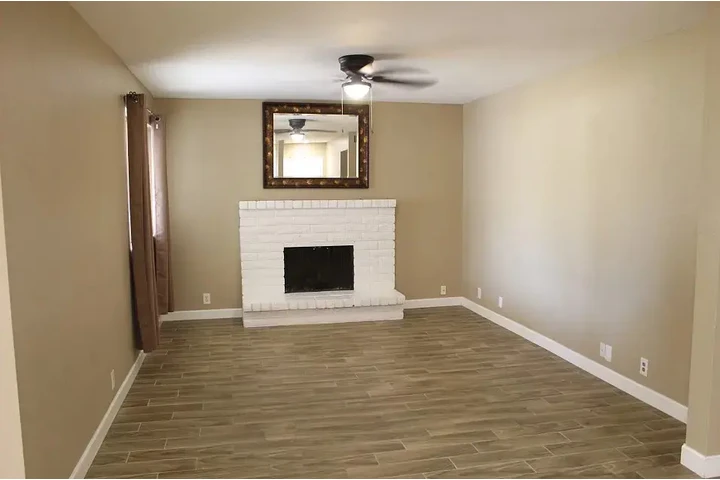 $980 : 3BR/2BA charming, updated home image 3