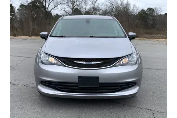 $20900 : 2020 VOYAGER LXI image 2