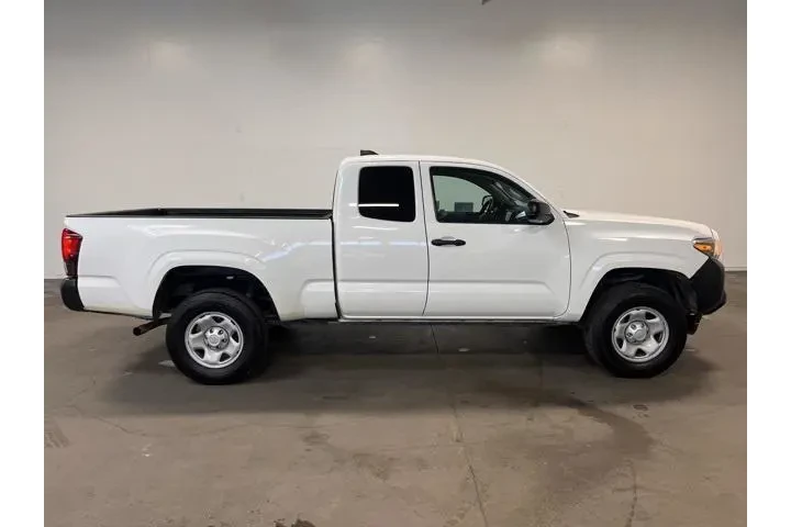$16924 : Toyota Tacoma 2021 4x2 SR 4d image 2