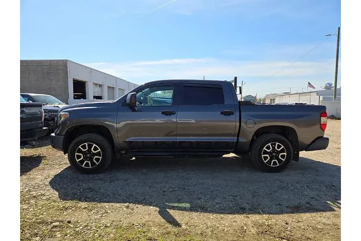 $35037 : Toyota Tundra 2018 4x4 SR5 4 image 6
