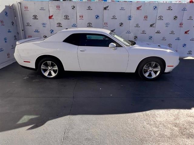 $17995 : Used 2019 Challenger SXT RWD image 2