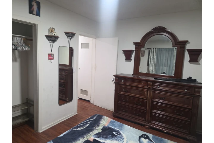 $1000 : Rento Recamara Amueblada image 2