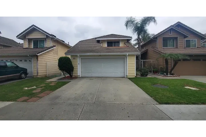 $2099 : HOUSE RENT IN Huntington Pa CA image 1