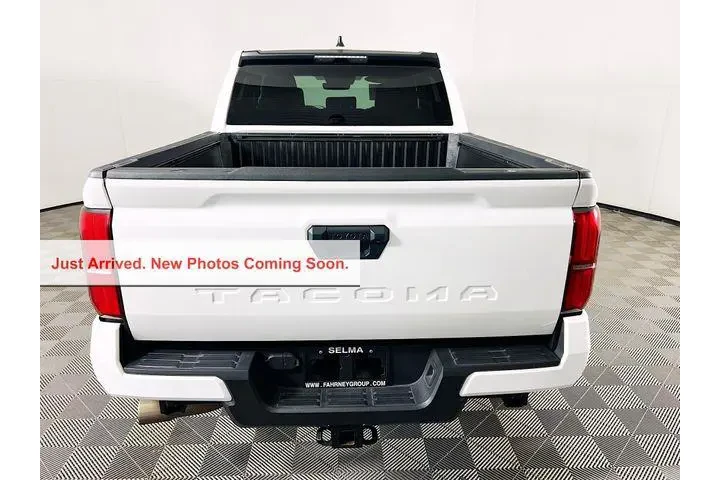 $34500 : Toyota Tacoma 2024 4x2 SR5 4 image 6
