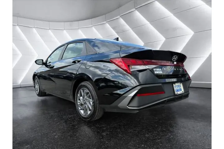 $21995 : Hyundai ELANTRA Hybrid 2024 image 2