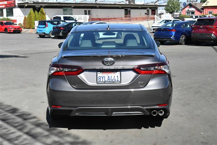 $23966 : Camry SE Sedan 4D image 7