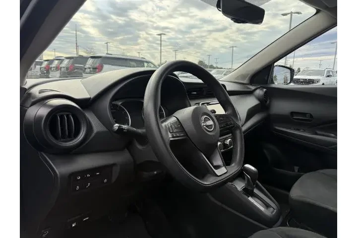 $16301 : Nissan Kicks 2023 S 4dr Cros image 10