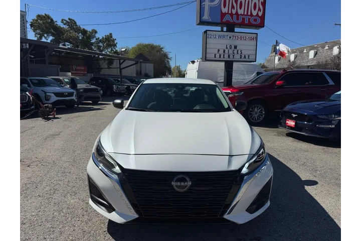 2024 Altima 2.5 SV image 2