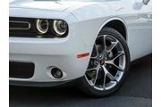 $24880 : Dodge Challenger 2022 SXT 2d thumbnail