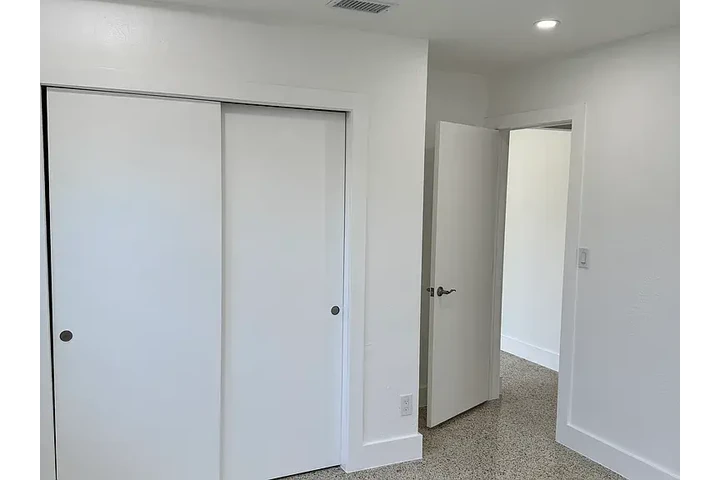 $2000 : 2bed available now image 5