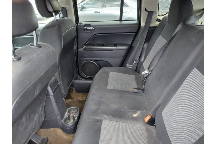 $8800 : 2015 Compass Sport image 6