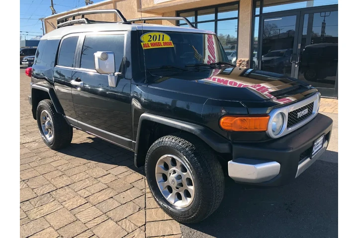 $14419 : 2011 FJ Cruiser 4WD AT image 7